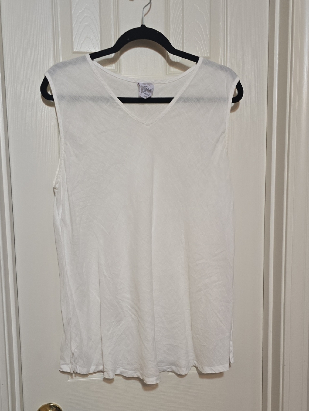Match Point Linen V-Neck